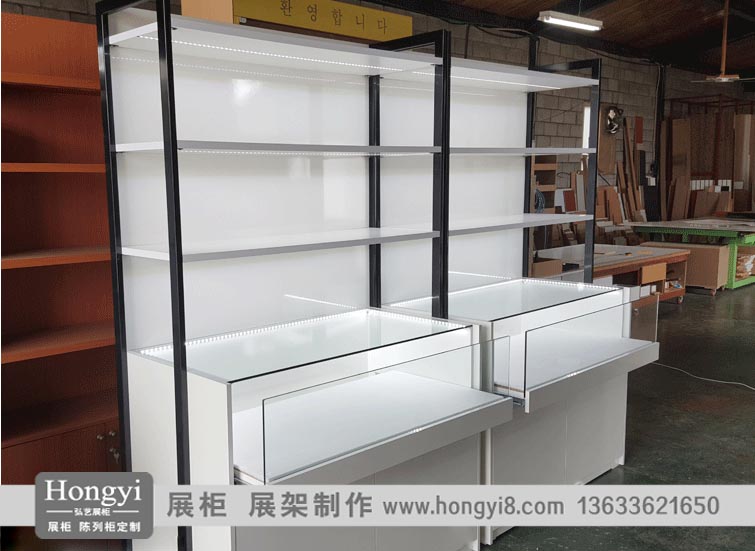 鐵木結合白色烤漆展柜